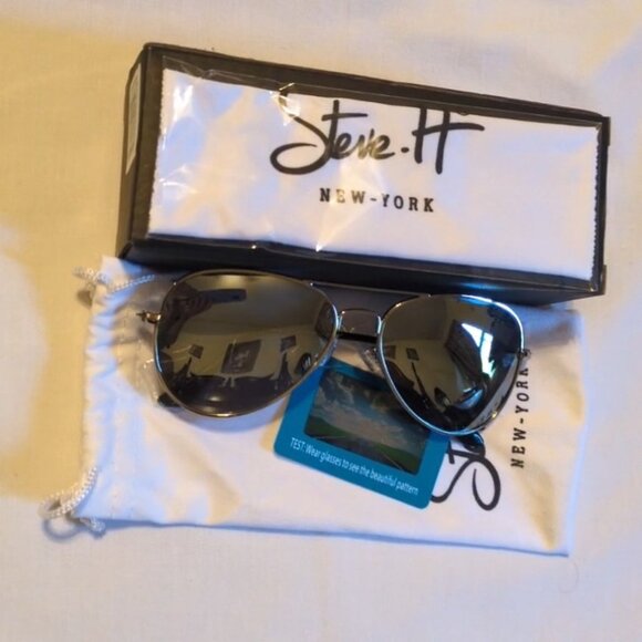 Steve Harvey New York -  Black color classic aviator polarized sunglasses. main image 6